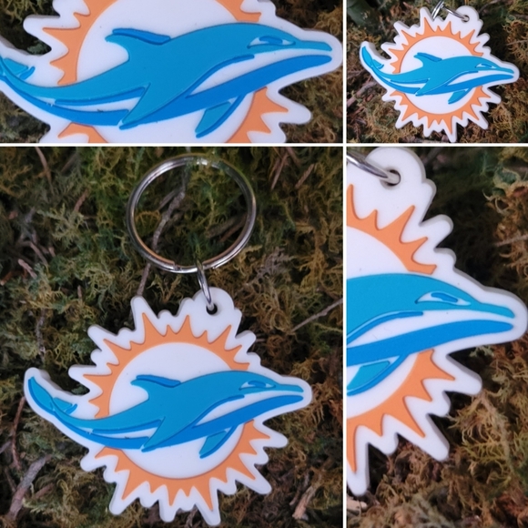 Miami Dolphins 2.5" Keychain, NFL Rubber Titans Logo - Picture 1 of 5